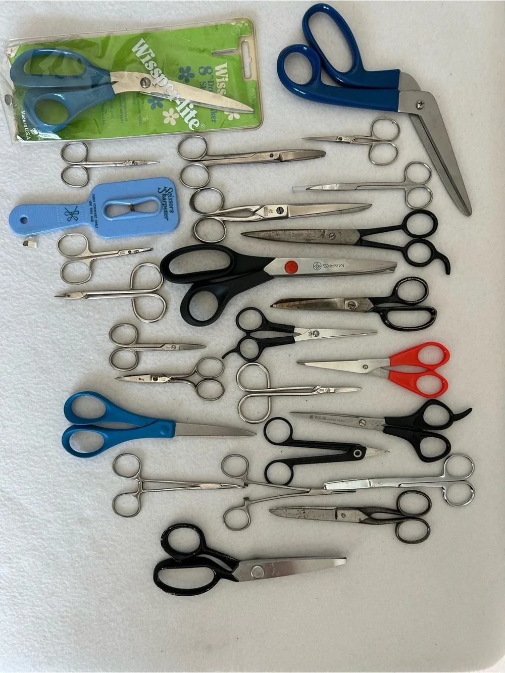 25 Vintage Scissors Sewing Crafts Embroidery Pinking LOT USA England Taiwan